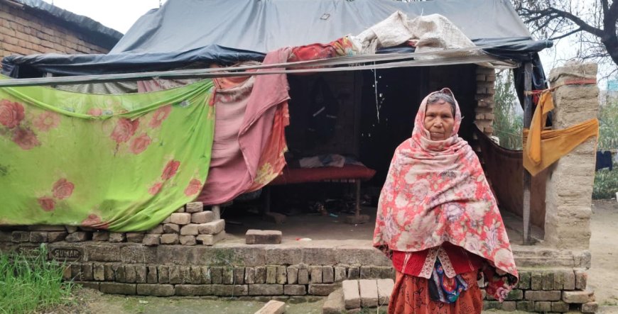 लोहरसन में आवास के लिए भटक रही वृद्धा, महिला लगा रही ग्राम प्रधान व अधिकारियों से फरियाद