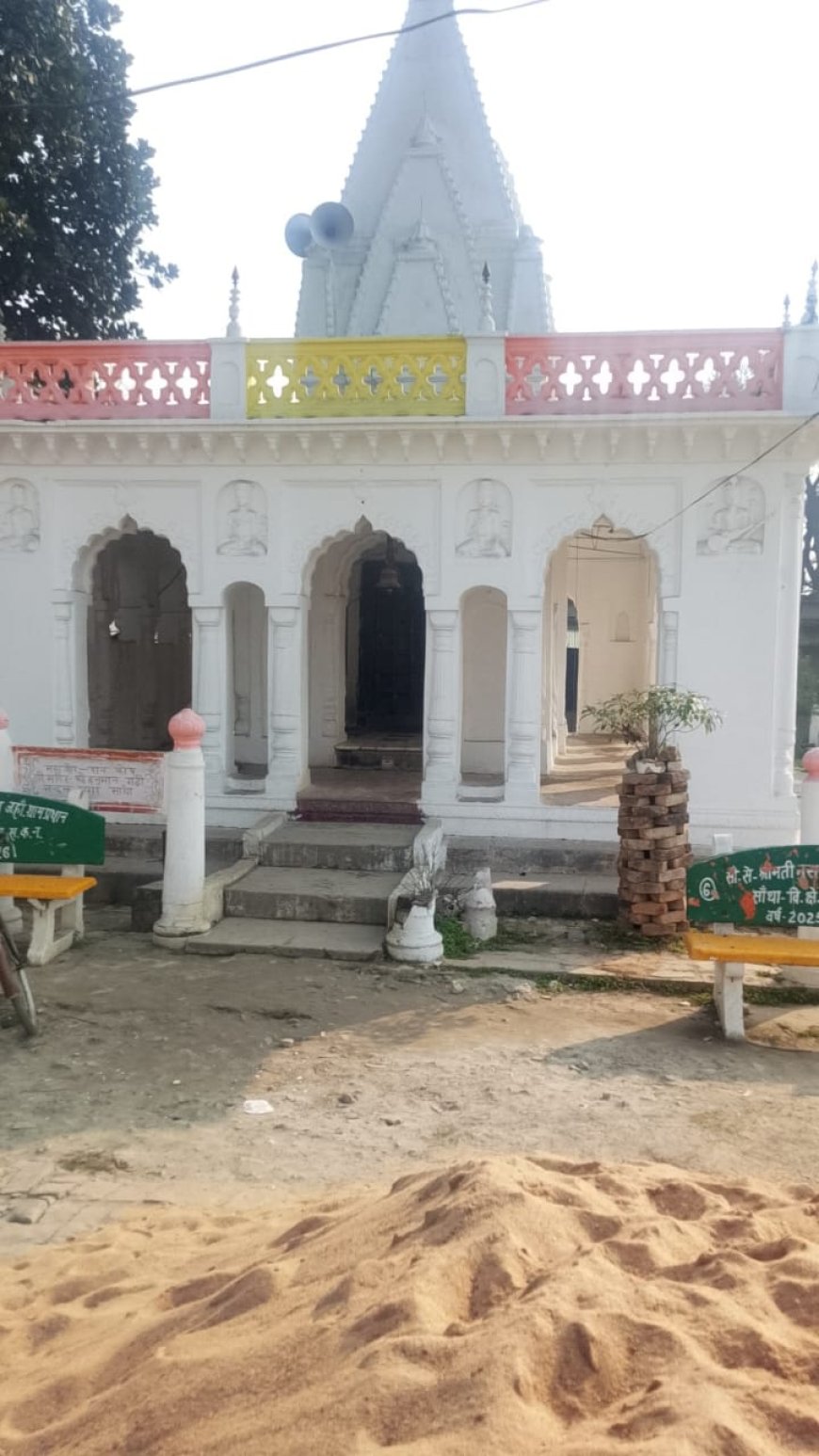 संतकबीरनगर में मंदिर से घंटा चोरी, कार्रवाई की मांग