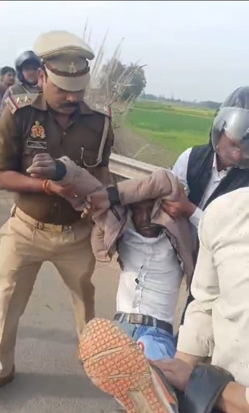 बाइक से गिरकर युवक घायल