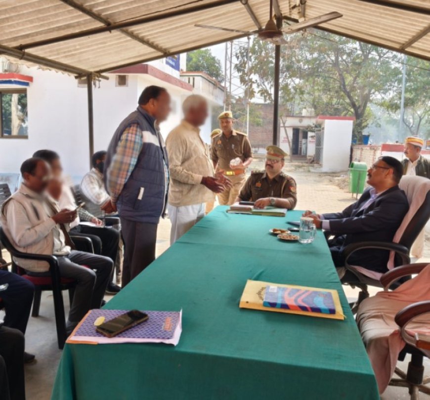 संतकबीरनगर डीएम आलोक कुमार नें थाना बखिरा पर पहुंचकर सुनी जनता की समस्याएं