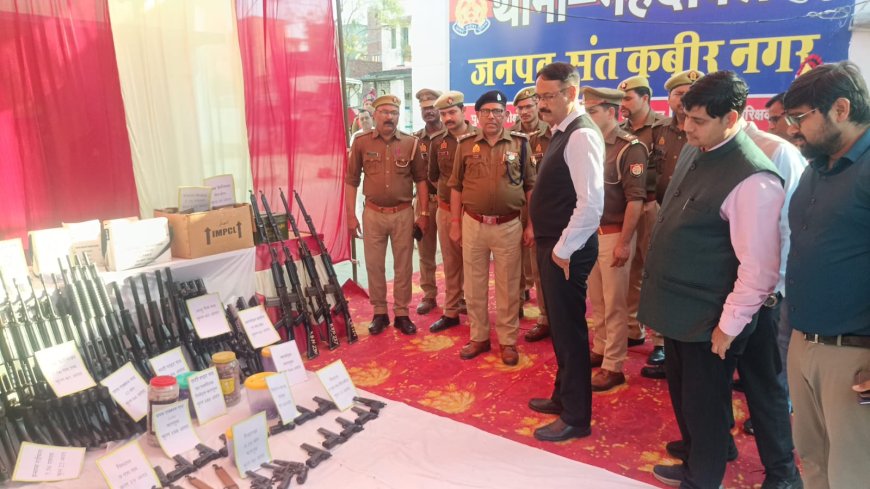 डीएम ने थाना मेहदावल का किया निरीक्षण