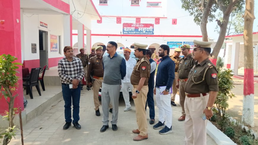 डीएम आलोक कुमार ने थाना महुली का किया औचक निरीक्षण, दिए आवश्यक दिशा-निर्देश