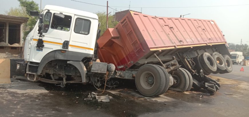 राम जानकी मार्ग पर हादसे के बाद एक लेन बंद, ट्रेलर न हटने से यातायात बाधित
