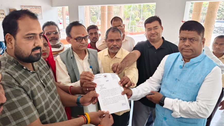 शंकराचार्य अविमुक्तेश्वरानंद के खिलाफ एफआईआर पर कांग्रेसियों का प्रदर्शन