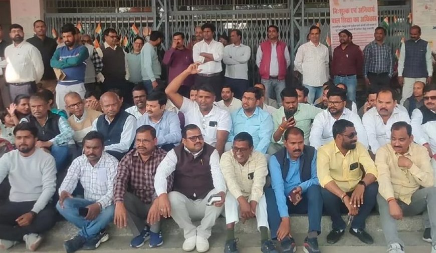 दूसरे दिन भी जारी रहा कर्मचारियों का धरना 