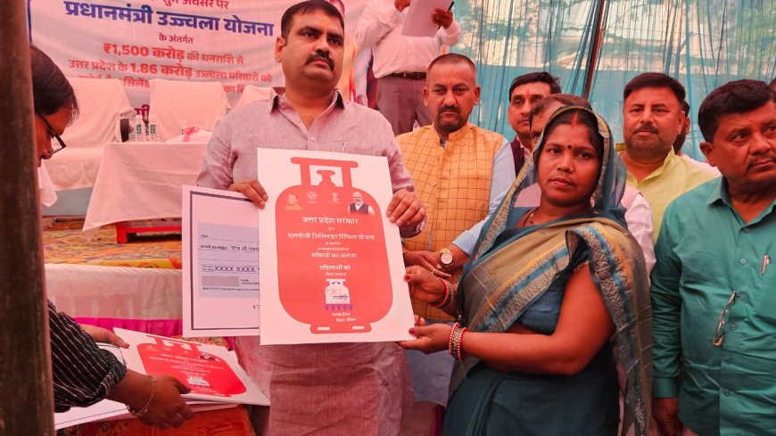 विधायक खलीलाबाद नें 25 लाभार्थियों को निःशुल्क गैस सिलेंडर किया वितरण