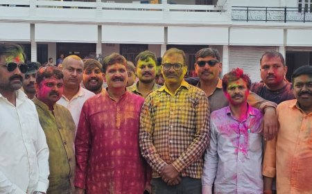 विधायक मेंहदावल के आवास पर होली मिलन समारोह का हुआ आयोजन