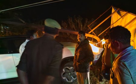 संत कबीर नगर की खबर लक्जरी कार विद्युत तार से टकराईं