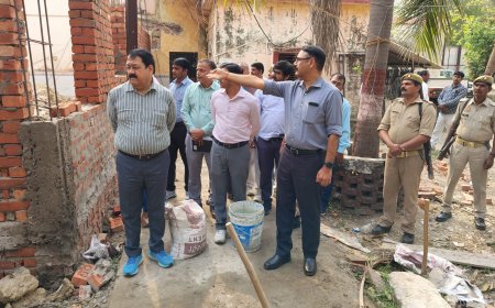 जिलाधिकारी ने नाथनगर ब्लाक का किया औचक निरीक्षण जताई नाराजगी