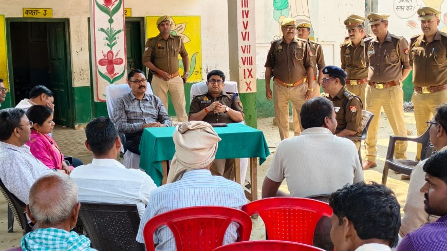 संतकबीरनगर डीएम व एसपी नें होली को लेकर ग्रामीणों के साथ की बैठक