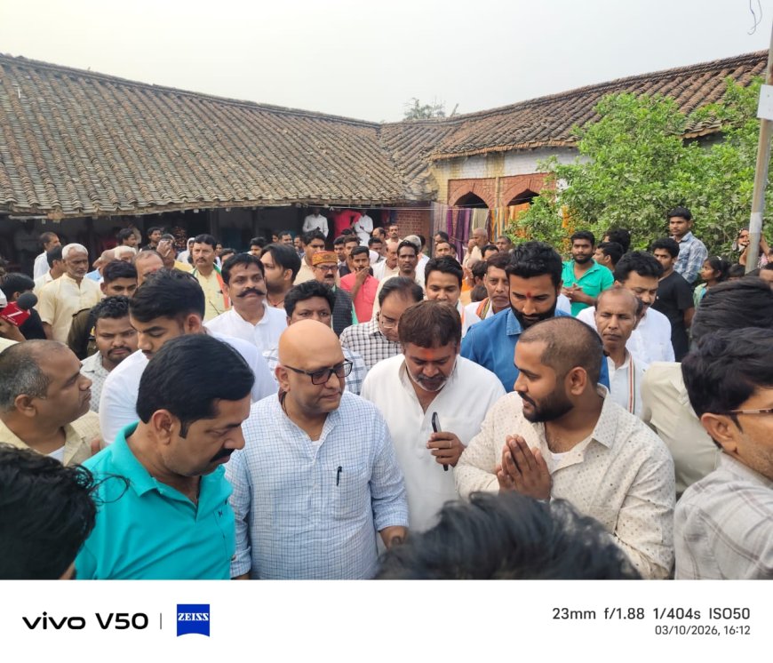 संतकबीरनगर MBBS छात्र आकाश पाण्डेय के परिजनों से मिले कांग्रेस प्रदेश अध्यक्ष अजय राय