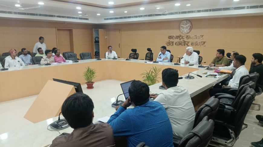 डीएम नें Lpg सिलेण्डर को उपलब्धत कराने के लिए गैस एजेन्सियों के प्रतिनिधियों के साथ किया बैठक