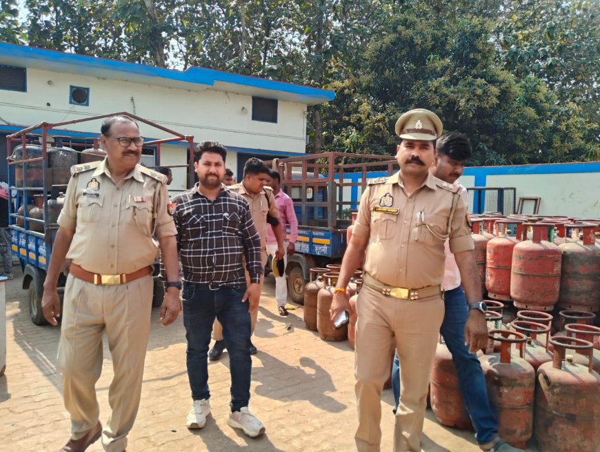 थानाध्यक्ष महुली नें गैस एजेंसी का किया  निरीक्षण
