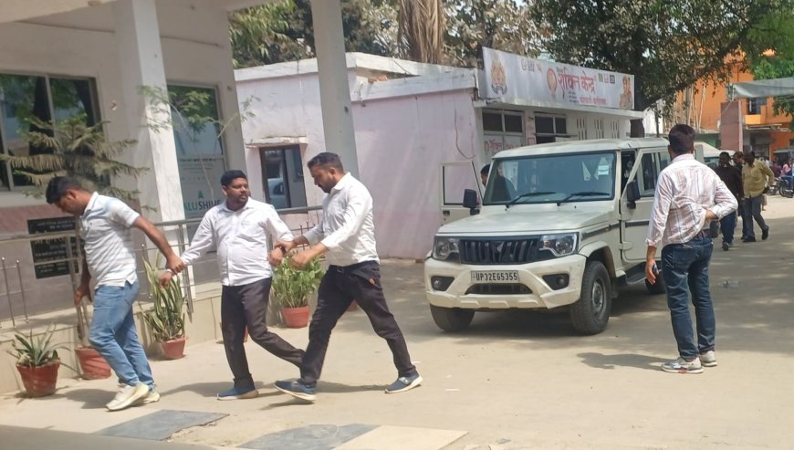 बाबू का काम देख रहे सफाई कर्मी को 10 हजार रूपये रिश्वत लेते एण्टी करेप्शन टीम ने किया गिरफ्तार 