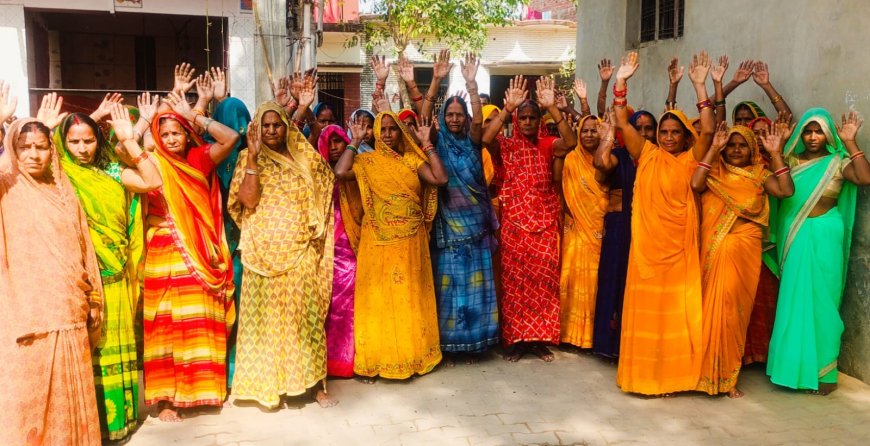 अधूरे सड़क निर्माण को लेकर महिलाओं का फूटा गुस्सा प्रदर्शन 