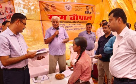 संतकबीरनगर डीएम व विधायक नें ग्राम पंचायत अशरफाबाद में ग्राम चौपाल में पहुंचकर जाना हाल