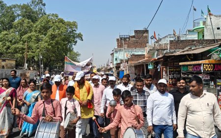 विधायक धनघटा द्वारा स्कूल चलो अभियान कार्यक्रम में अध्यापकों अभिभावकों को किया सम्मानित