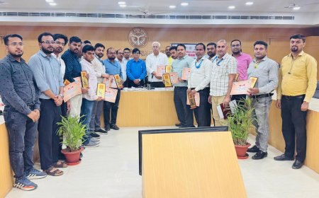 -डीएम  आलोक कुमार  ने मुख्यमंत्री युवा उद्यमी विकास अभियान योजनान्तर्गत युवा उद्यमियों को प्रशस्ति पत्र देकर किया सम्मानित