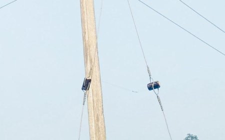 सार्वजनिक रास्ते पर टूटा हाई टेंशन का पोल जान का खतरा 