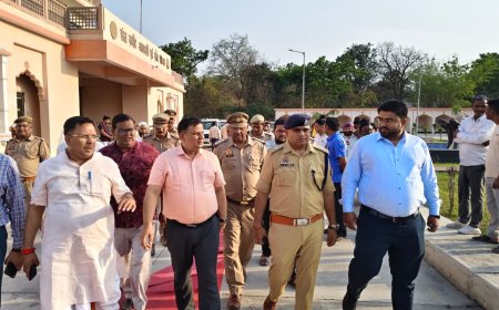 मगहर स्थित कबीर ऑडिटोरियम में शॉर्ट सर्किट से लगी आग