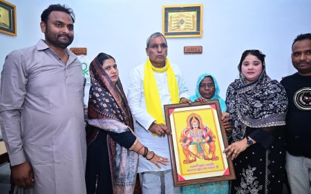 ब्लॉक प्रमुख प्रतिनिधि मुमताज अहमद के आवास पहुँचे कैबिनेट मंत्री ओमप्रकाश राजभर, हुई अहम राजनीतिक चर्चा