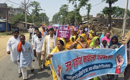 मेंहदावल में महिलाओं का प्रदर्शन, ‘नारी शक्ति वंदन’ के पक्ष में निकाली रैली