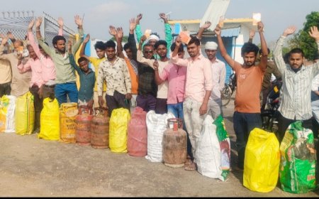 संतकबीरनगर में गैस की कालाबाजारी, गोदाम बंद फरार होने से नाराज उपभोक्ताओं का प्रदर्शन 