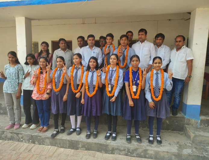सीबीएसई हाईस्कूल की बोर्ड परीक्षा में एसआर इंटरनेशनल एकेडमी के बच्चों ने लहराया परचम