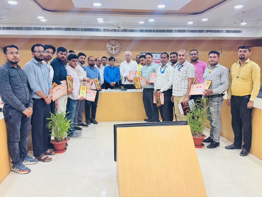 -डीएम  आलोक कुमार  ने मुख्यमंत्री युवा उद्यमी विकास अभियान योजनान्तर्गत युवा उद्यमियों को प्रशस्ति पत्र देकर किया सम्मानित