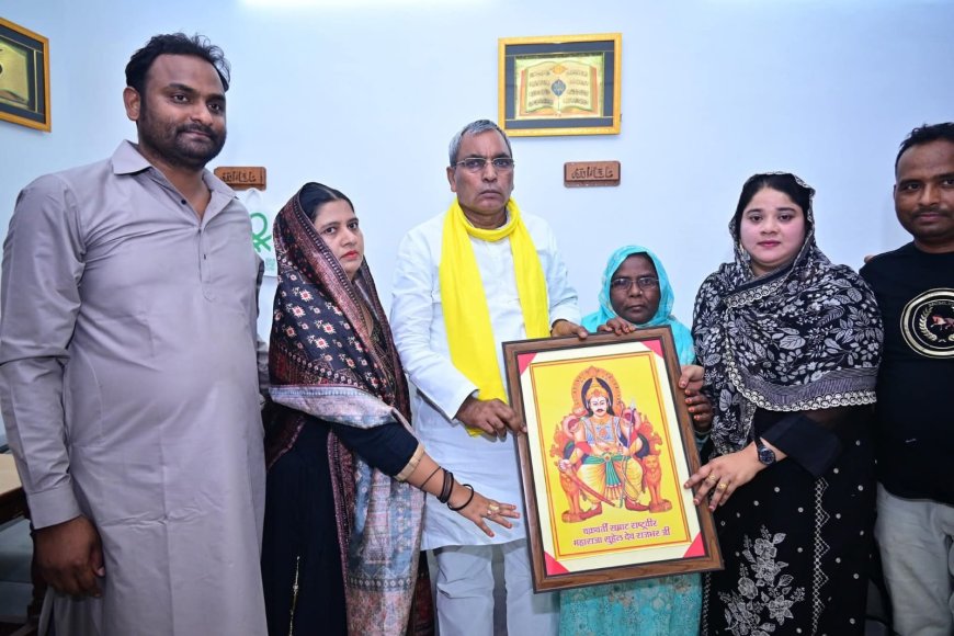 ब्लॉक प्रमुख प्रतिनिधि मुमताज अहमद के आवास पहुँचे कैबिनेट मंत्री ओमप्रकाश राजभर, हुई अहम राजनीतिक चर्चा