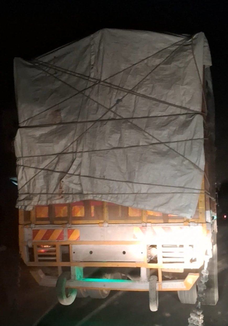 कानून को अपने टायरों से रौंद रहे अवैध रूप से चल रहे ट्रैकों क़े चालक