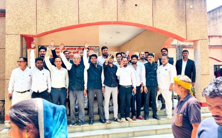 संतकबीरनगर में अवैध निर्माण हटवाने और नाला सफाई को लेकर अधिवक्ताओं ने दिया ज्ञापन 