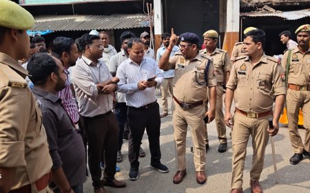 10 साल बाद जागा प्रशासन, मेंहदावल में अतिक्रमण पर चला बुलडोजर