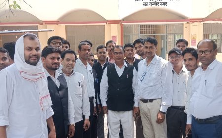 लखनऊ की घटना को लेकर संतकबीरनगर अधिवक्ता हुए लामबंद किये जोरदार धरना प्रदर्शन 