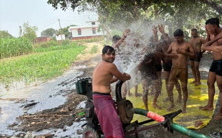 पंप सेट बना राहत का सहारा, धनघटा में गर्मी से बेहाल लोग