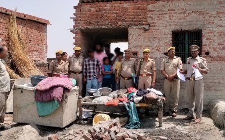 खलीलाबाद पुलिस ने फरार आरोपी के घर में किया कुर्की की कार्यवाही