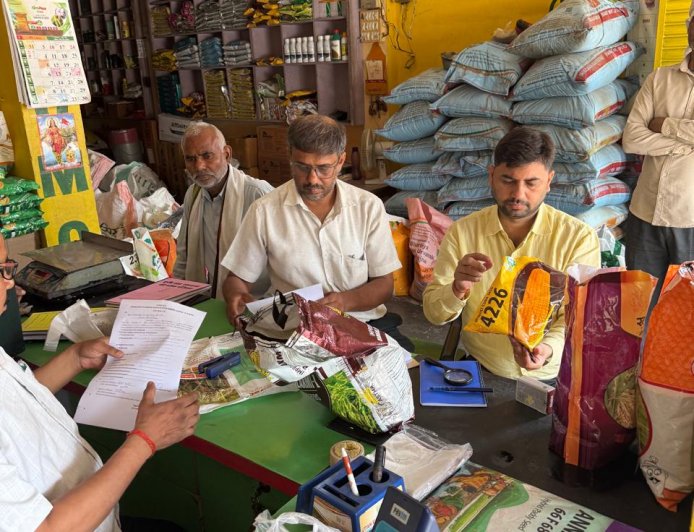 हैसर बाज़ार में  बीज की दुकानों पर कालाबाजारी रोकने के लिए किया गया छापेमारी