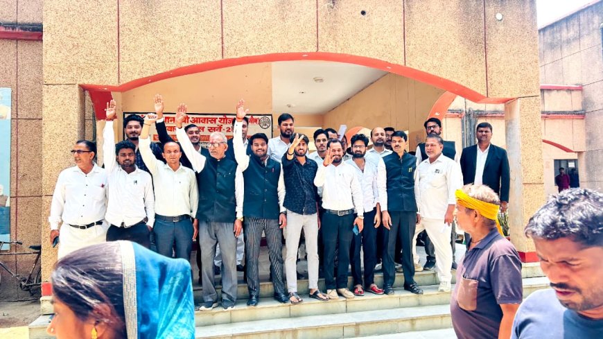 संतकबीरनगर में अवैध निर्माण हटवाने और नाला सफाई को लेकर अधिवक्ताओं ने दिया ज्ञापन 