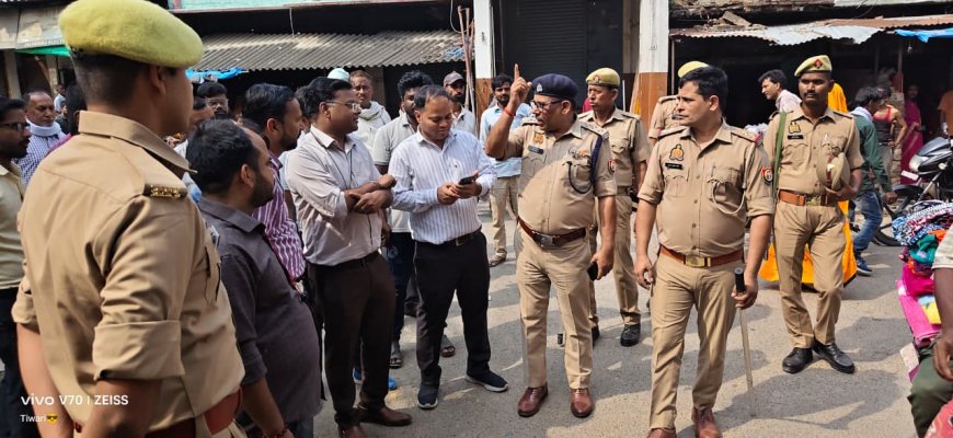 10 साल बाद जागा प्रशासन, मेंहदावल में अतिक्रमण पर चला बुलडोजर