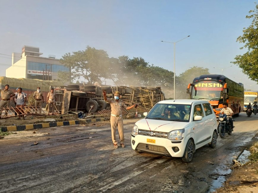 ट्रक की ठोकर से ट्रेक्टर पलटा, एक घायल एक की मौत