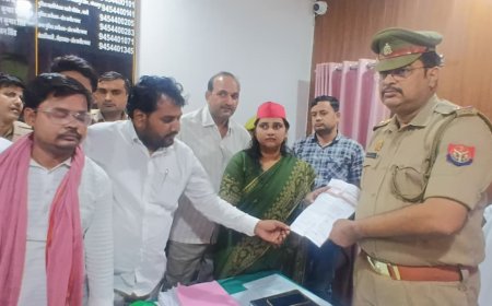 अखिलेश यादव की पुत्री पर अभद्र टिप्पणी के विरोध में संतकबीरनगर सपा कार्यकर्ताओं ने सौंपा ज्ञापन