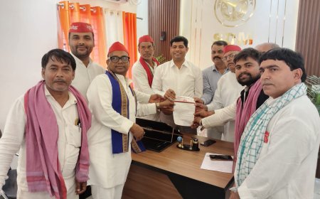 मांगों को लेकर सपा कार्यकर्ताओं ने एसडीएम धनघटा को सौंपा ज्ञापन