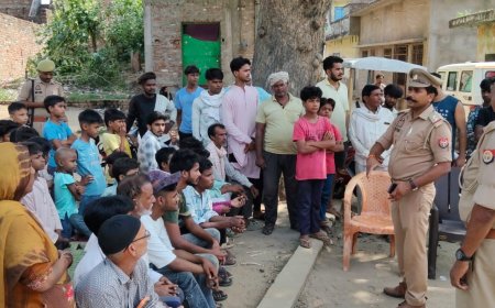 मोहर्रम की तैयारियों को लेकर गांव-गांव पहुंच रही महुली पुलिस