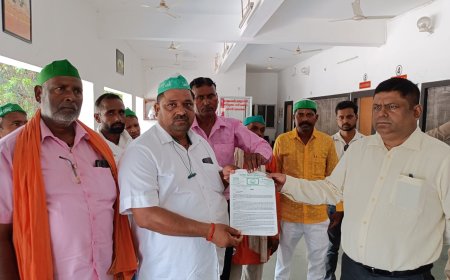 दुर्गा मन्दिर मगहर से अवैध दीवार हटाने की मांग भाकियू ने डीएम को सौंपा ज्ञापन