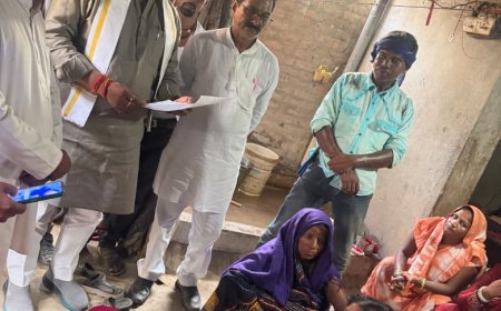 मृतक के घर पहुंचे विधायक मेंहदावल अनिल त्रिपाठी बढ़ाया ढाढस दिया आर्थिक सहयोग, दोषियों को किसी भी कीमत पर बख्शा नही जायेगा अनिल त्रिपाठी
