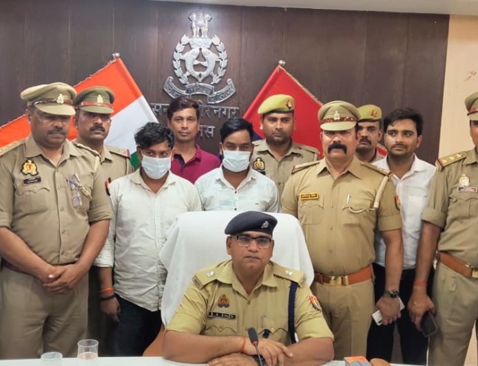 दो शातिर अपराधी चैन स्नैचर गिरफ्तार, मंगलसूत्र लाकेट व एक्टिवा स्कूटी कोतवाली खलीलाबाद पुलिस ने किया बरामद