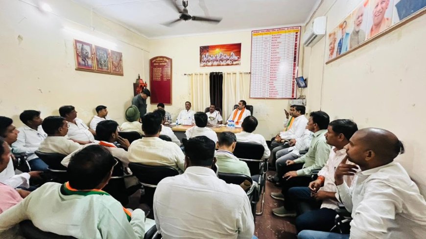 खलीलाबाद नगर पालिका बोर्ड बैठक में गरजे सदर विधायक अंकुर राज तिवारी, रुके विकास कार्यों को जल्द पूरा करने के दिए निर्देश