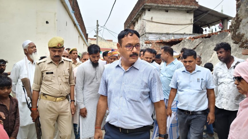 डीएम आलोक कुमार नें परसा माफी स्थित शिव मंदिर के पर्यटन विकास कार्यों का किया निरीक्षण
