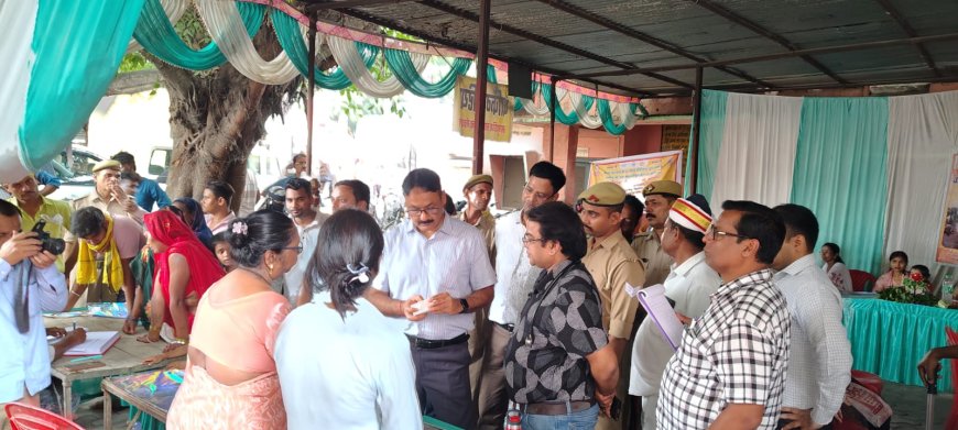 डीएम नें सामुदायिक स्वास्थ्य केन्द्र मेंहदावल में आयोजित सेमकित जन कल्याण अभियान का किया निरीक्षण