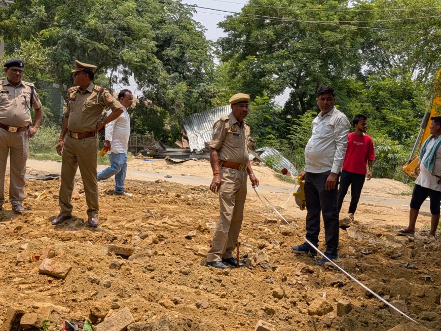 डीएम व एसपी के निर्देशन पर बभनी चौराहे पर बन रहा पुलिस बूथ कार्यालय